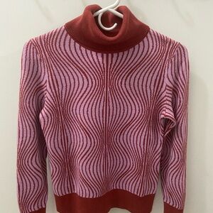 SAUNDERS COLLECTIVE GRAPHIC PATTERN BRICK RED LILAC TURTLENECK SWEATER Women’s S